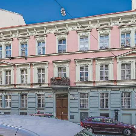 Flat Near Castle Stylish & Prime Location 3