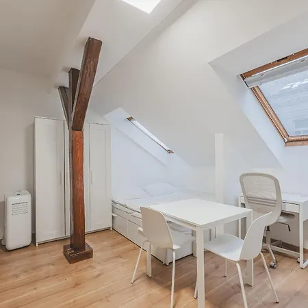 Flat Near Castle Stylish & Prime Location 3 * Prague