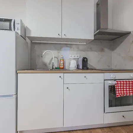 Apartment Flat Near Castle Stylish & Prime Location 3 *