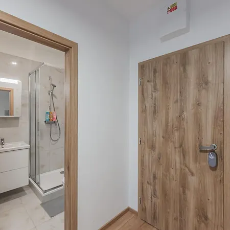 Apartment Flat Near Castle Stylish & Prime Location 3