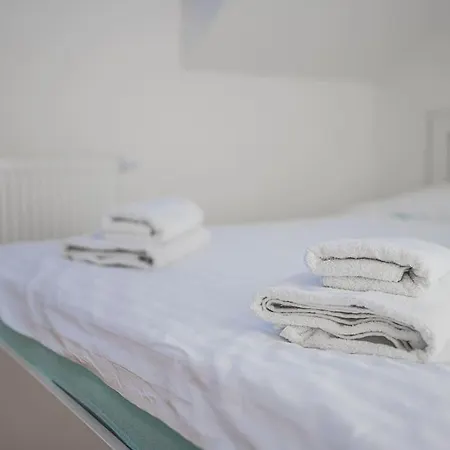 Flat Near Castle Stylish & Prime Location 3 *