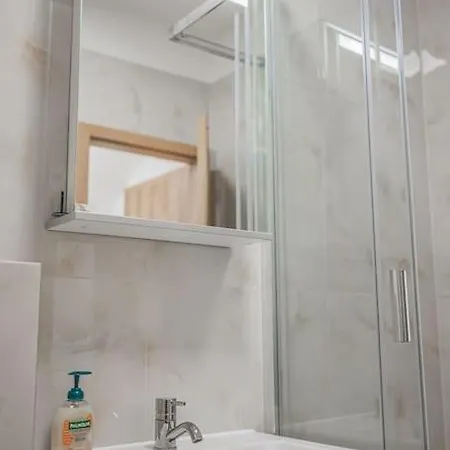 Flat Near Castle Stylish & Prime Location 3 براغ