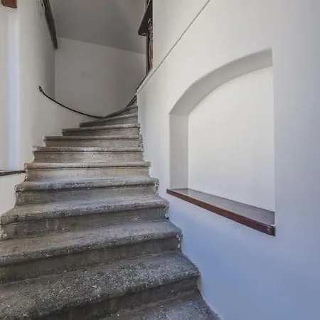 شقة Flat Near Castle Stylish & Prime Location 3