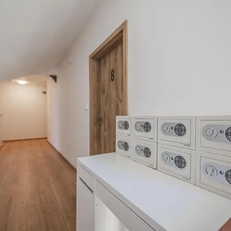 Flat Near Castle Stylish & Prime Location 3 *