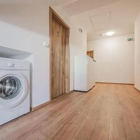 Flat Near Castle Stylish & Prime Location 3