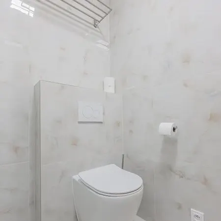 Flat Near Castle Stylish & Prime Location 3