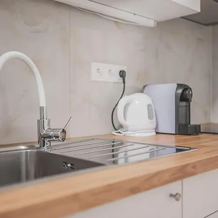 Flat Near Castle Stylish & Prime Location 3