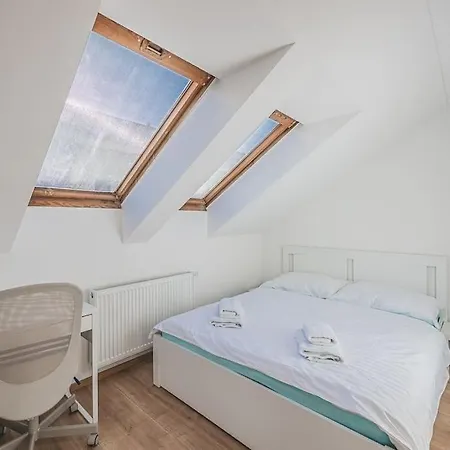 Flat Near Castle Stylish & Prime Location 3 براغ