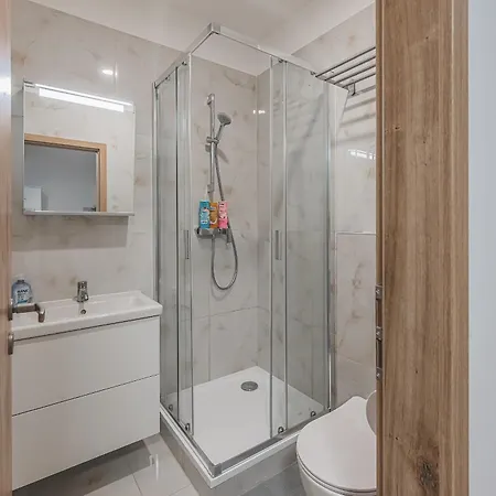 Flat Near Castle Stylish & Prime Location 3