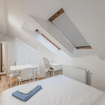 Flat Near Castle Stylish & Prime Location 3 Appartement